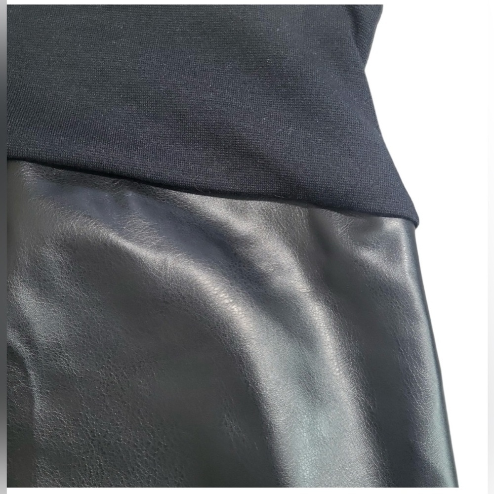 Assets By Spanx Faux Leather Leggings Size 1X. Black 30” Inseam. Elastic Waist - Picture 8 of 15